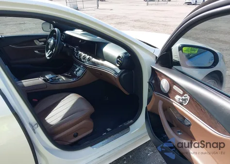 2020 Mercedes-Benz E 350 z USA, uszkodzony, nr VIN WDDZF8DB4LA742910